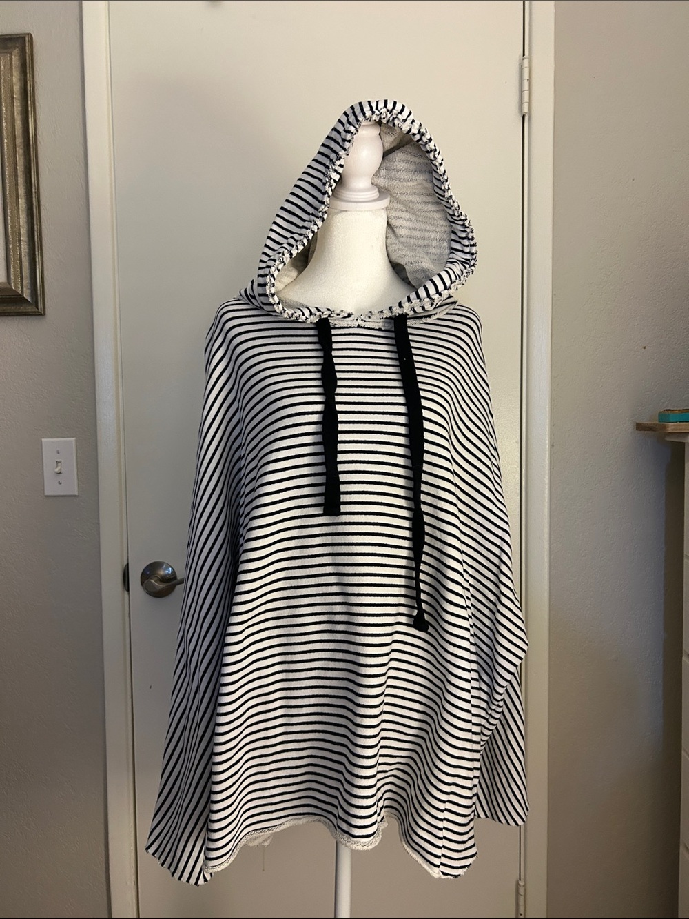 Frank & Eileen Striped Hooded sweatshirt Black & White